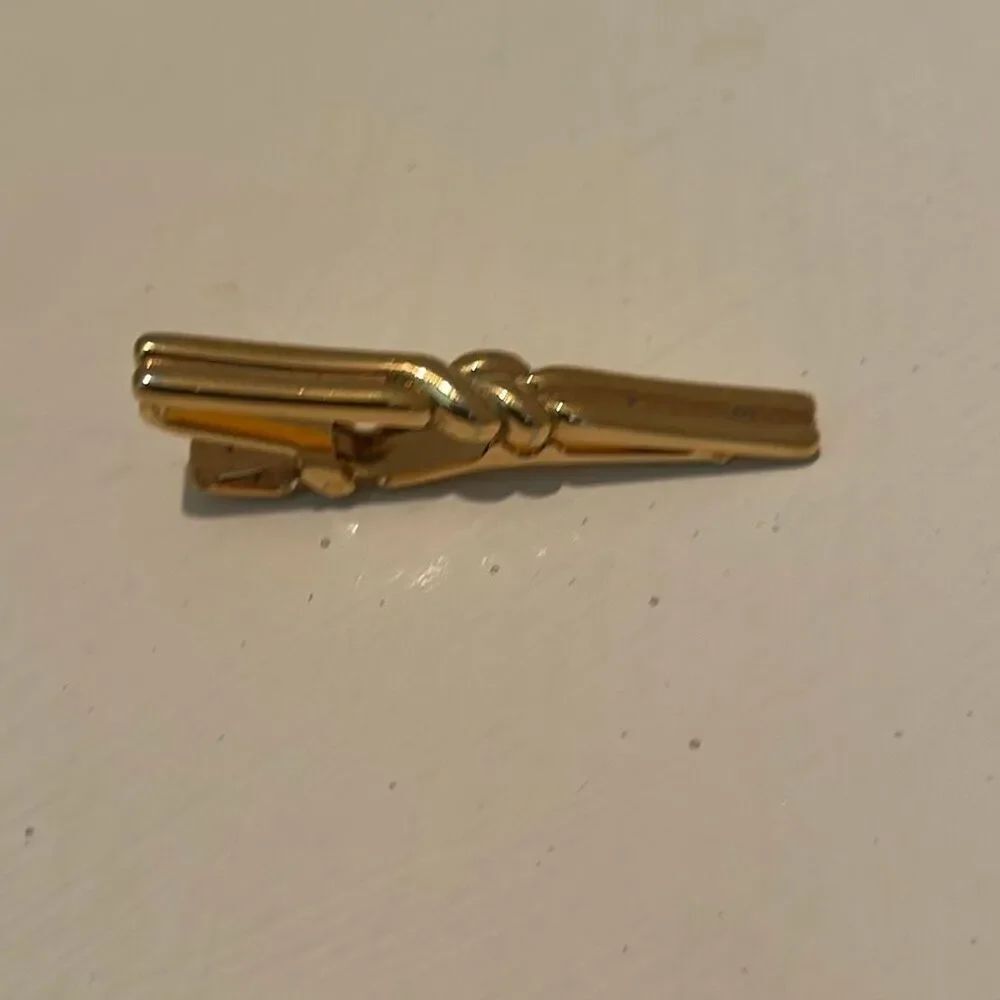 Vintage Nina Ricci Gold Tone Tie Clip Bar Twisted Knotted Elevated Basic Formal